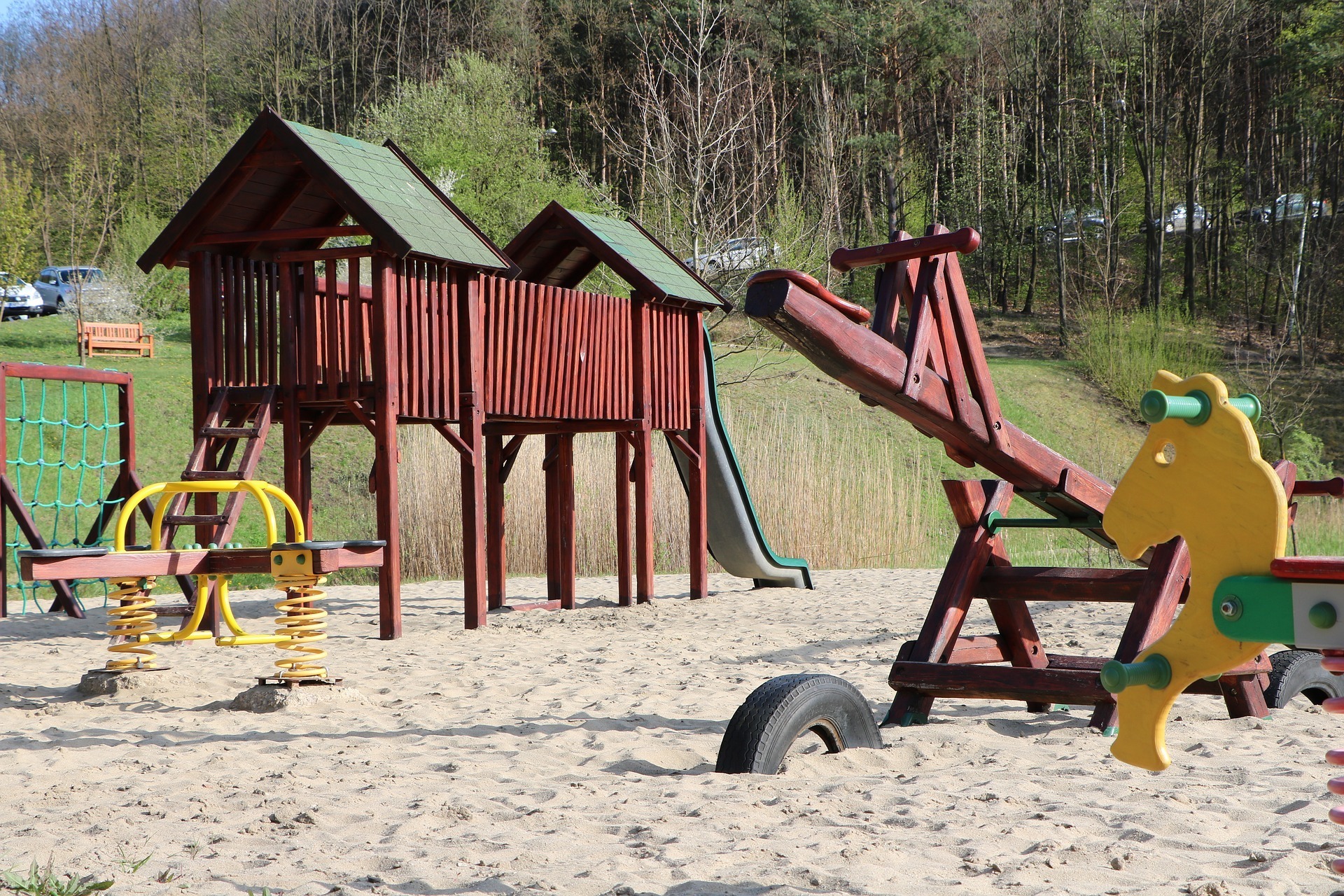 childrens-playground-2414331_1920