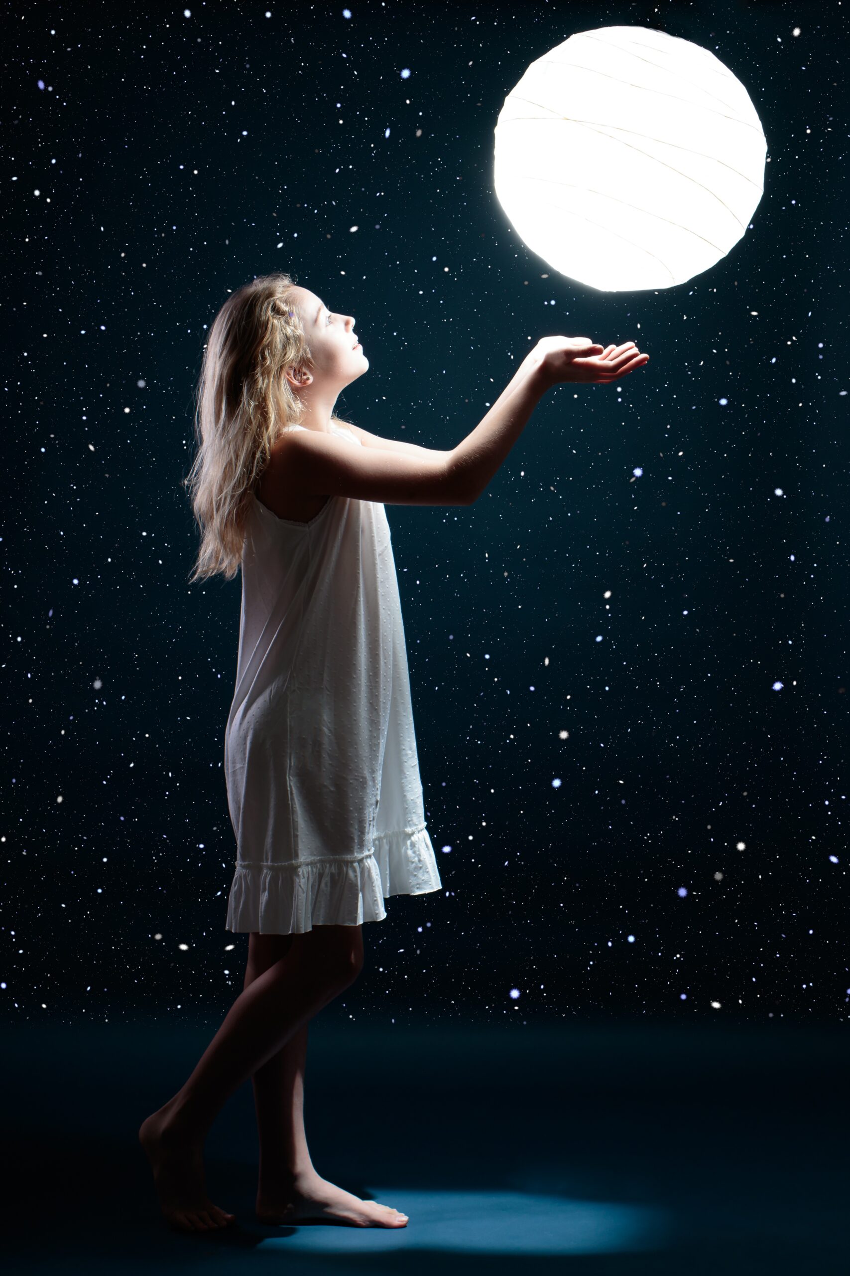 photo-of-a-girl-who-can-touch-the-moon