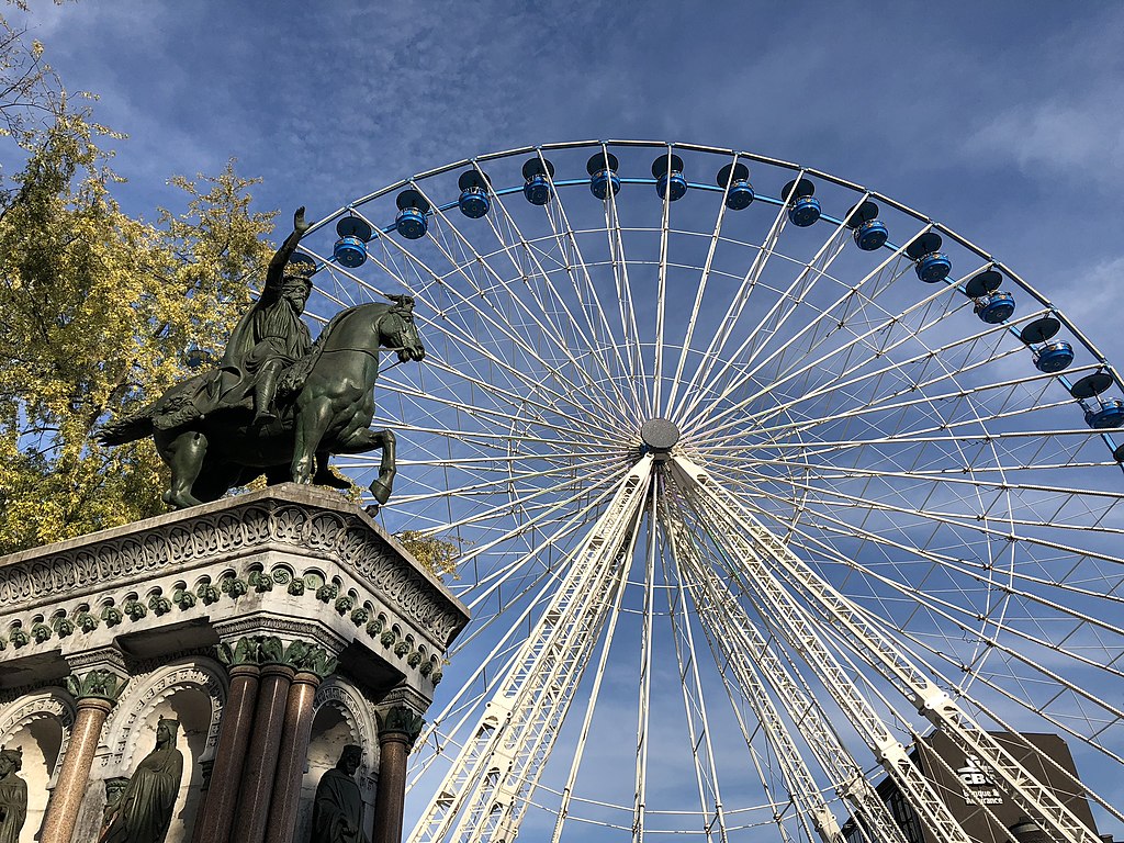 statue_charlemagne_liege_foire_grande_roue